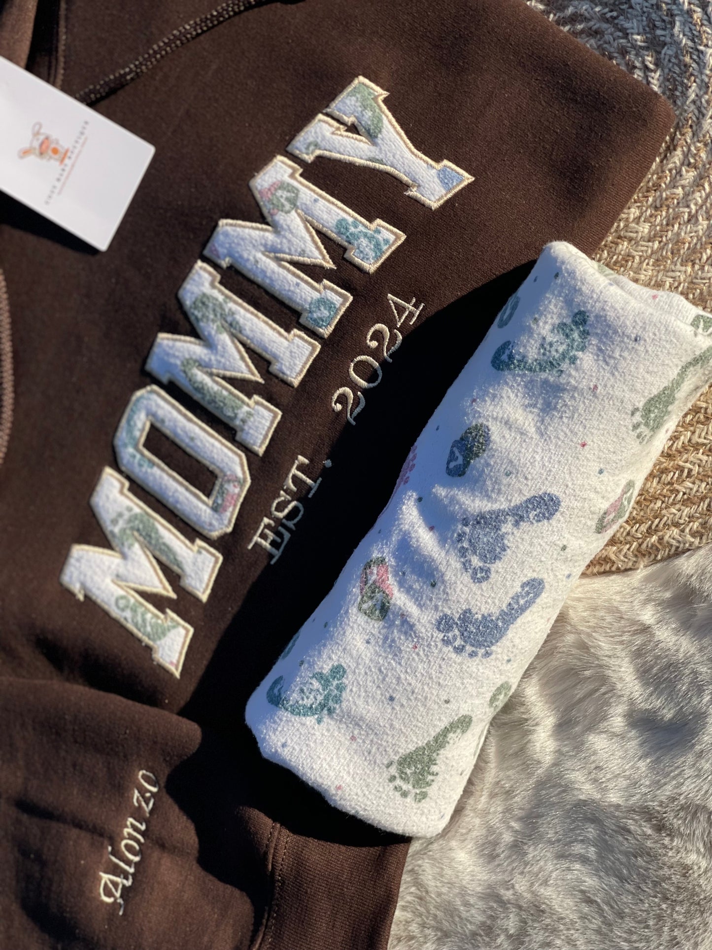Personalized Keepsake Hoodie/Sweater – MAMA, MOM, GIGI, ABUELA + EST. Year + Custom Sleeve name