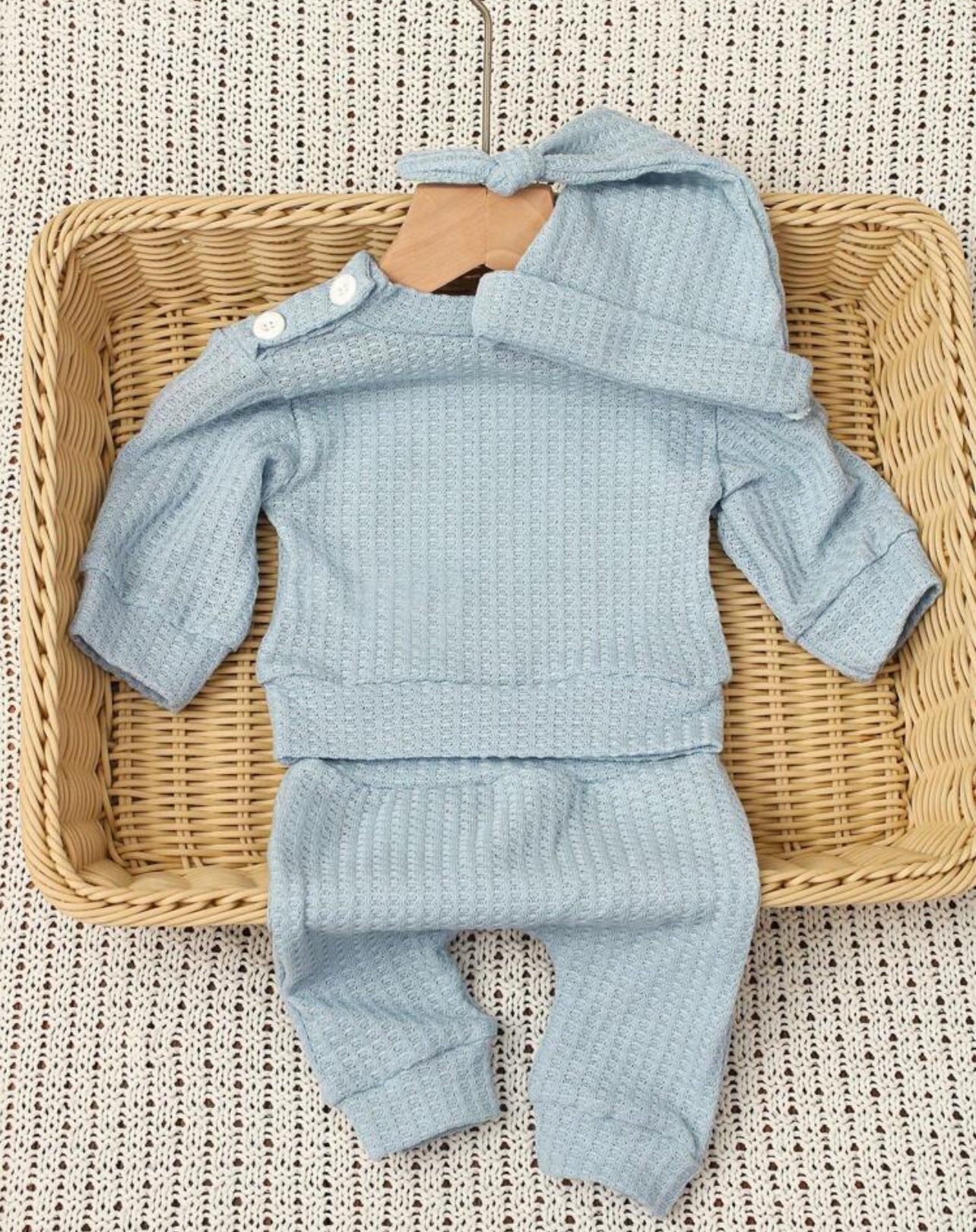 Cozy Newborn “HELLO” Embroidered 3‑Piece Newborn Photo Outfit